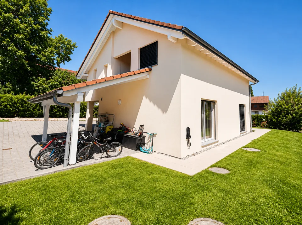 Elegante villa individuale di 5.5 locali in un quartiere residenziale