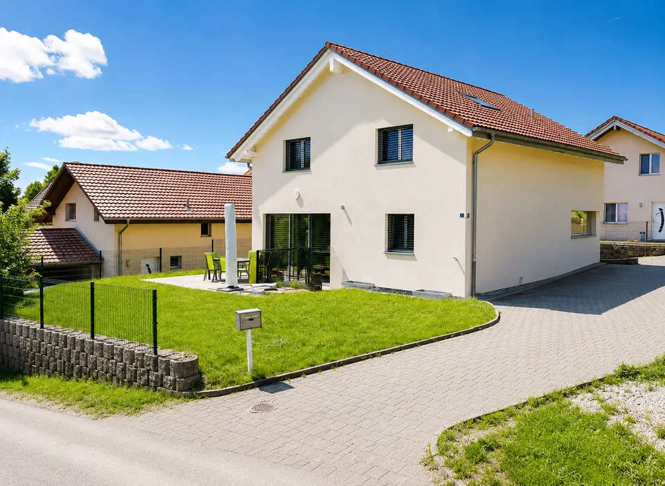 Elegante villa individuale di 5.5 locali in un quartiere residenziale
