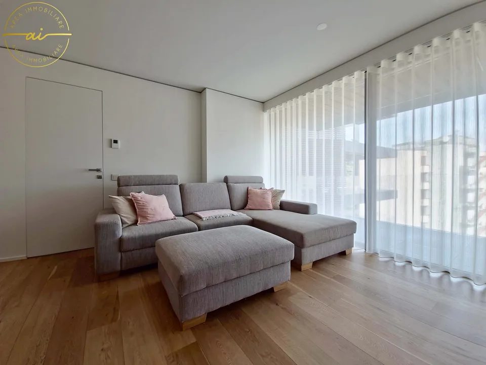 Elegantes 3.5-Zimmer-Apartment mit Terrasse und teilweisem Seeblick in Paradiso