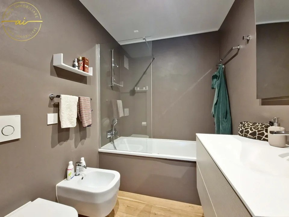 Elegantes 3.5-Zimmer-Apartment mit Terrasse und teilweisem Seeblick in Paradiso