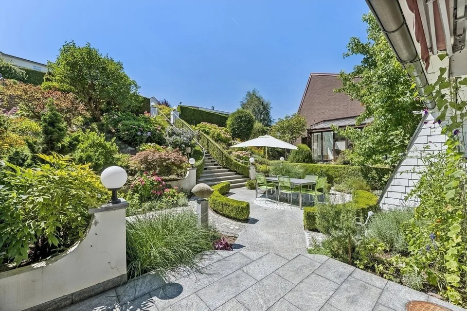 Geräumiges Haus mit wunderschönem Garten