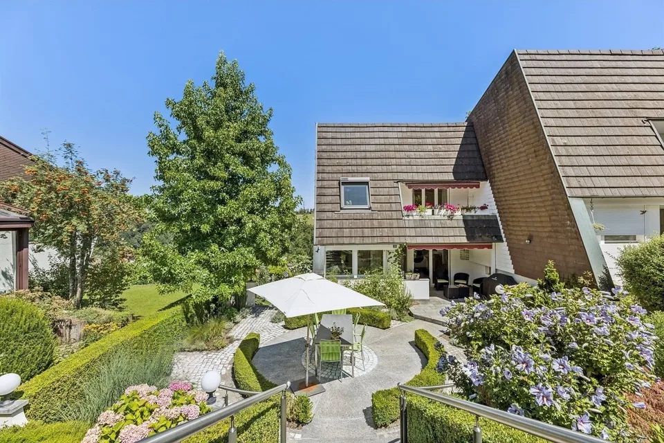 Geräumiges Haus mit wunderschönem Garten
