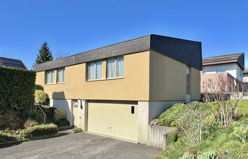 6.5 Zimmer Bungalow - sonnig, grosser Garten