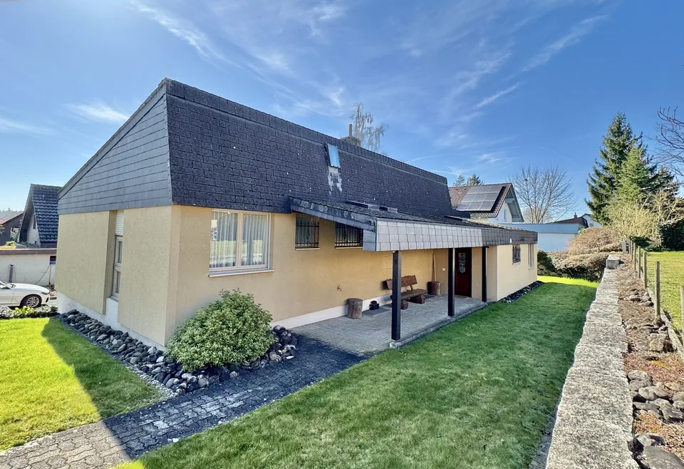 6.5 Zimmer Bungalow - sonnig, grosser Garten