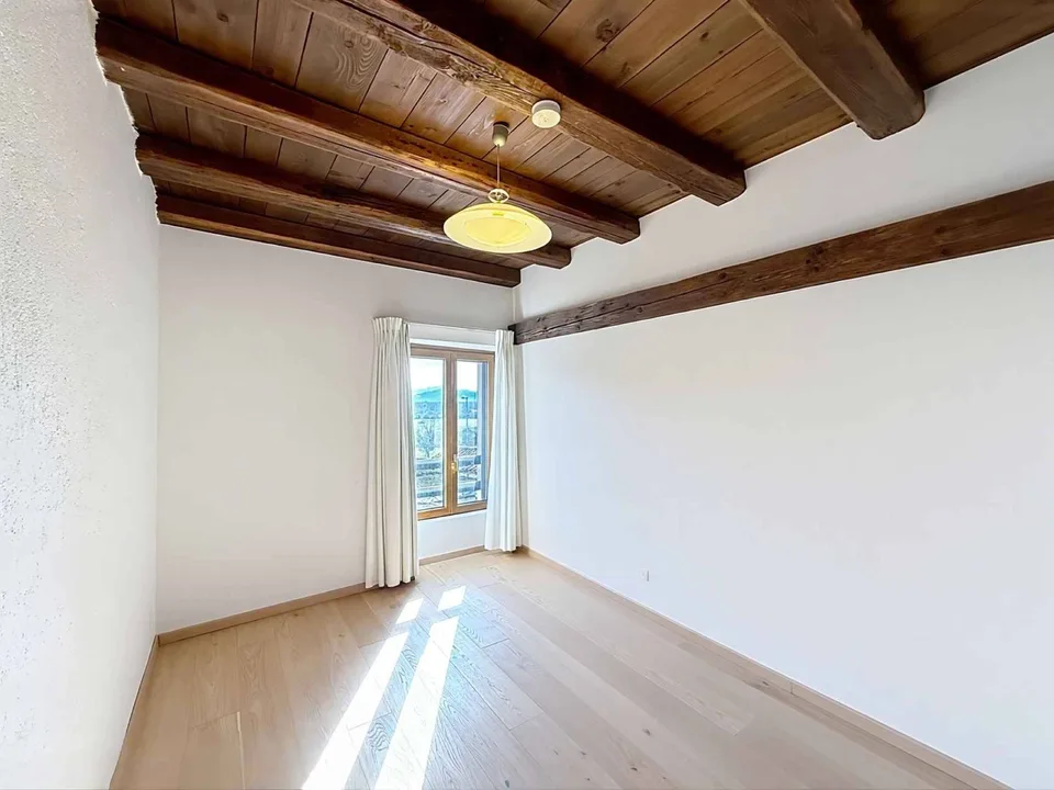 Beautiful village house renovated with charm, volumes and view of the Alps