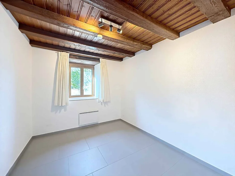 Beautiful village house renovated with charm, volumes and view of the Alps
