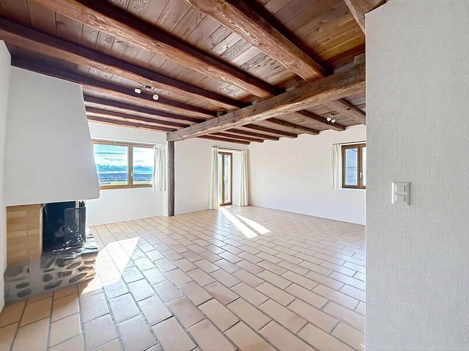 Beautiful village house renovated with charm, volumes and view of the Alps