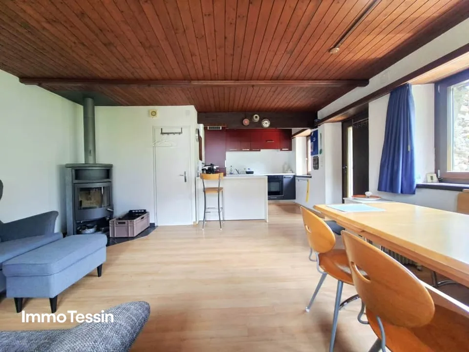 Wunderschönes und typisches Tessiner Haus vollständig renoviert und an sehr guter Lage mit grossem Grundstück