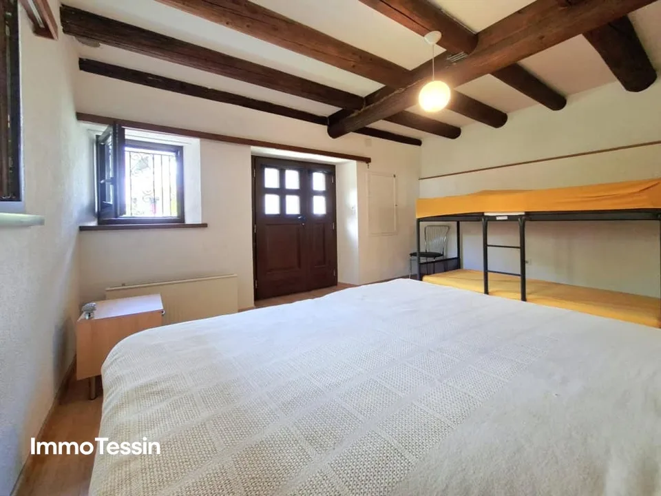 Wunderschönes und typisches Tessiner Haus vollständig renoviert und an sehr guter Lage mit grossem Grundstück