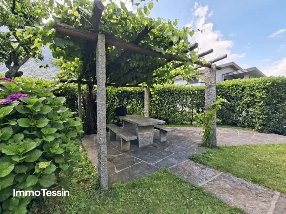 Wunderschönes und typisches Tessiner Haus vollständig renoviert und an sehr guter Lage mit grossem Grundstück