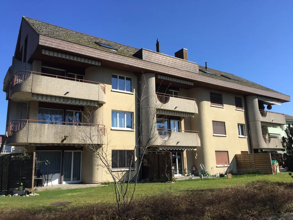 Frisch sanierte 2.5-Zimmer-Wohnung mit Sitzplatz