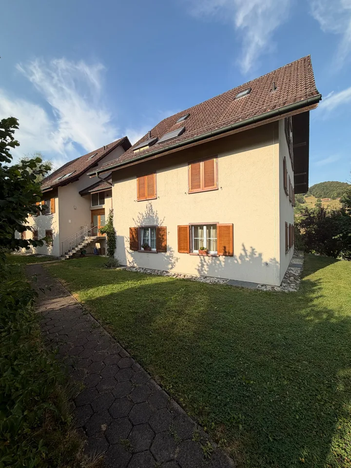 Charmante 2.5-Zimmerwohnung mit Wintergarten und Sitzplatz