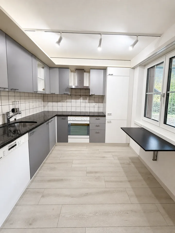 Charmante 2.5-Zimmerwohnung mit Wintergarten und Sitzplatz