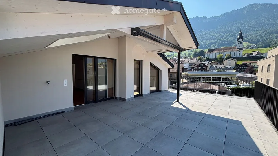 Moderne 3.5-Zimmer-Attikawohnung mit Bergblick im Dorfzentrum Buochs