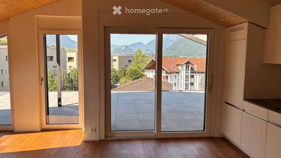 Moderne 3.5-Zimmer-Attikawohnung mit Bergblick im Dorfzentrum Buochs