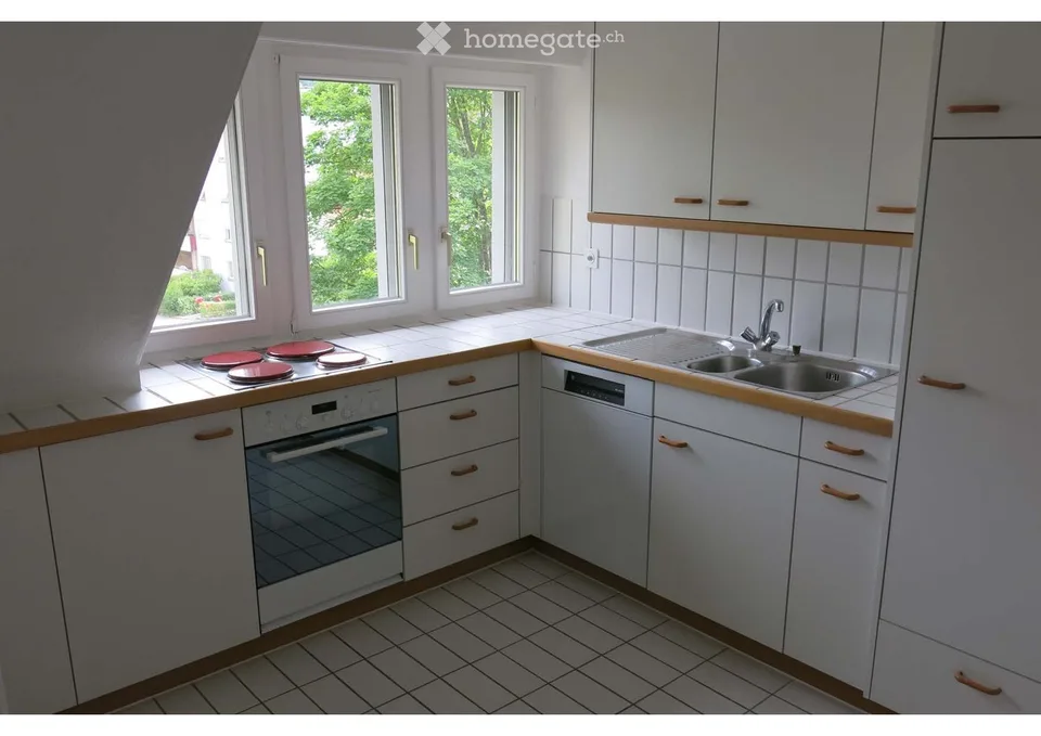 Ruhige und helle 1.5-Zimmer Dachwohnung zu vermieten, unbefristet