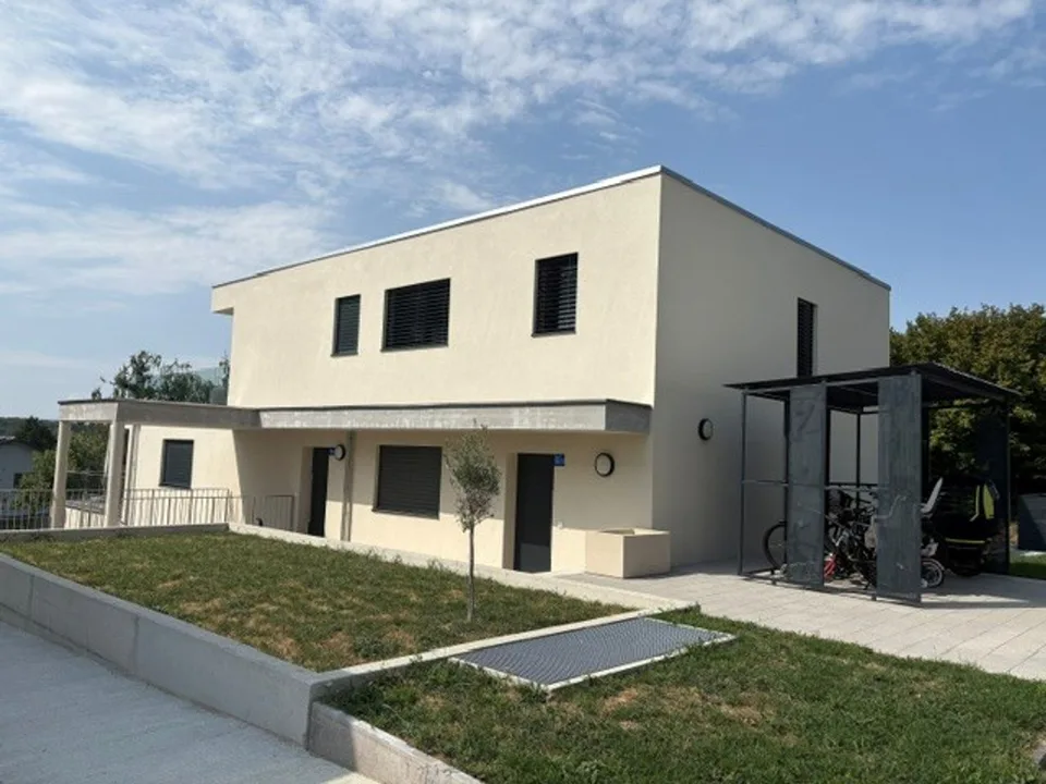Schöne Lage, Magnifique 3 1/2 Zimmer mit Terrasse und Garten.