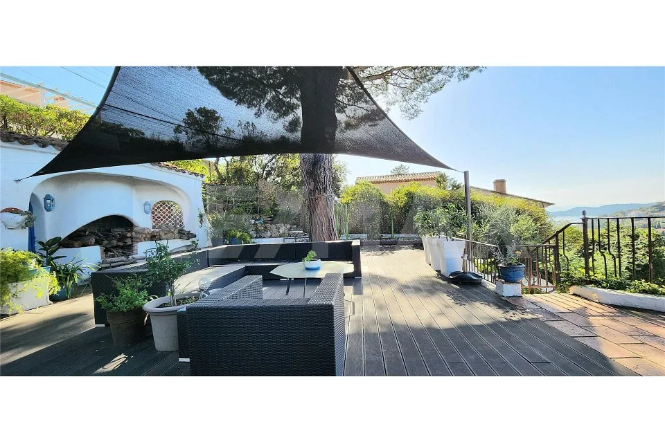 Villa di 8 locali attraente e ristrutturata con vista mare e piscina a Les Issambres Côte d'Azur