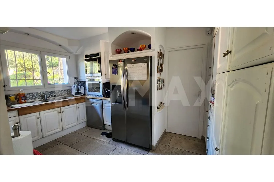 Villa di 8 locali attraente e ristrutturata con vista mare e piscina a Les Issambres Côte d'Azur