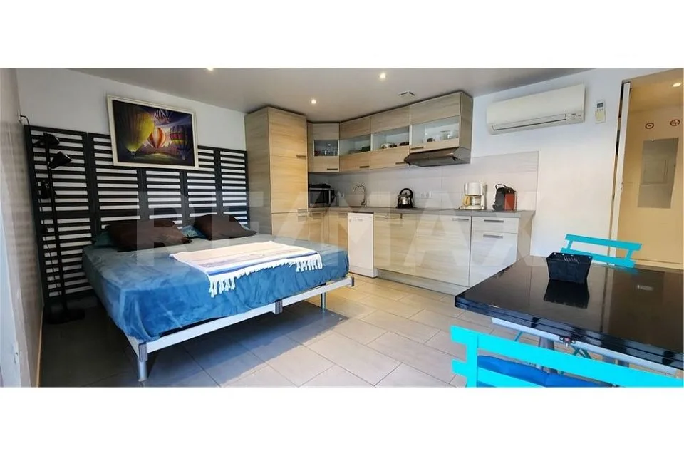 Villa di 8 locali attraente e ristrutturata con vista mare e piscina a Les Issambres Côte d'Azur