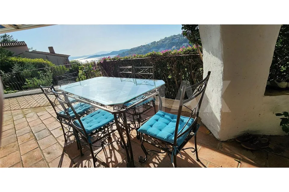 Villa di 8 locali attraente e ristrutturata con vista mare e piscina a Les Issambres Côte d'Azur
