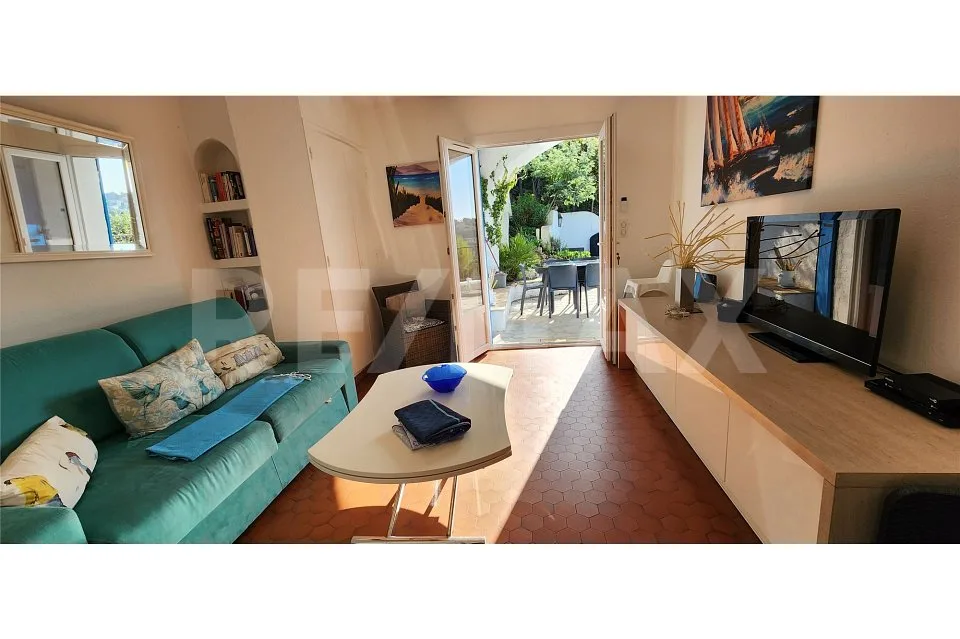 Villa di 8 locali attraente e ristrutturata con vista mare e piscina a Les Issambres Côte d'Azur