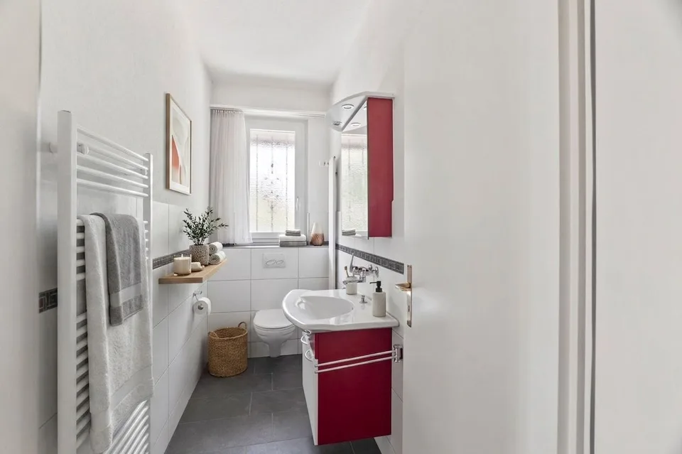 Single-family house with 6 rooms and 4-room apartment in a preferred residential area