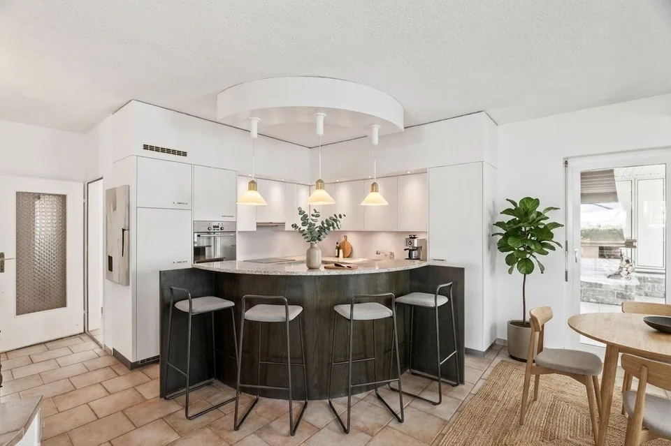 Single-family house with 6 rooms and 4-room apartment in a preferred residential area