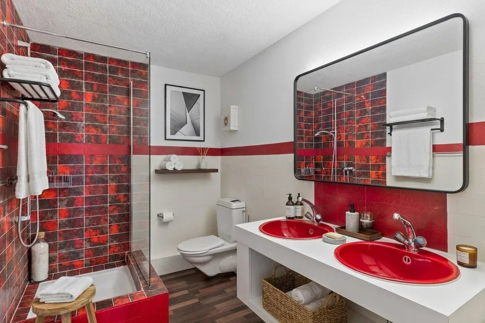 Single-family house with 6 rooms and 4-room apartment in a preferred residential area