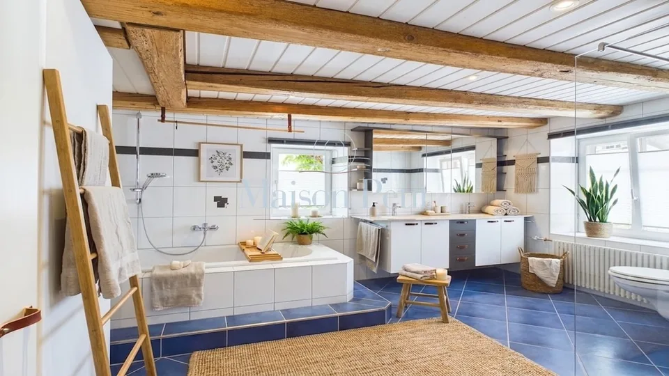 Deux bâtiments, un potentiel : maison d'habitation terminée, grange libre pour rendement !