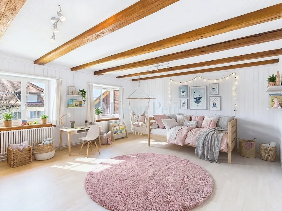 Deux bâtiments, un potentiel : maison d'habitation terminée, grange libre pour rendement !