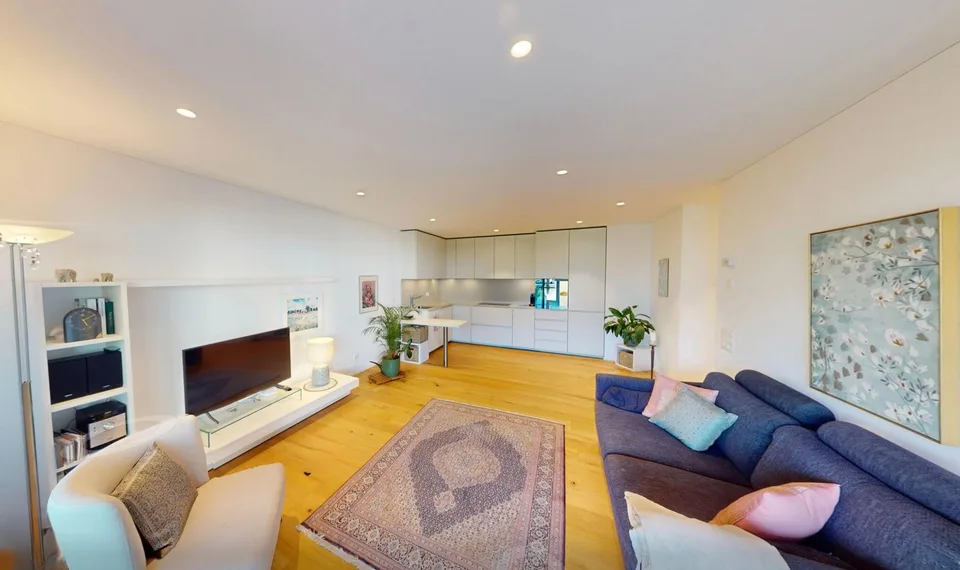 High-quality living in a prime location with an additional office