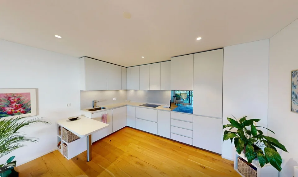 High-quality living in a prime location with an additional office