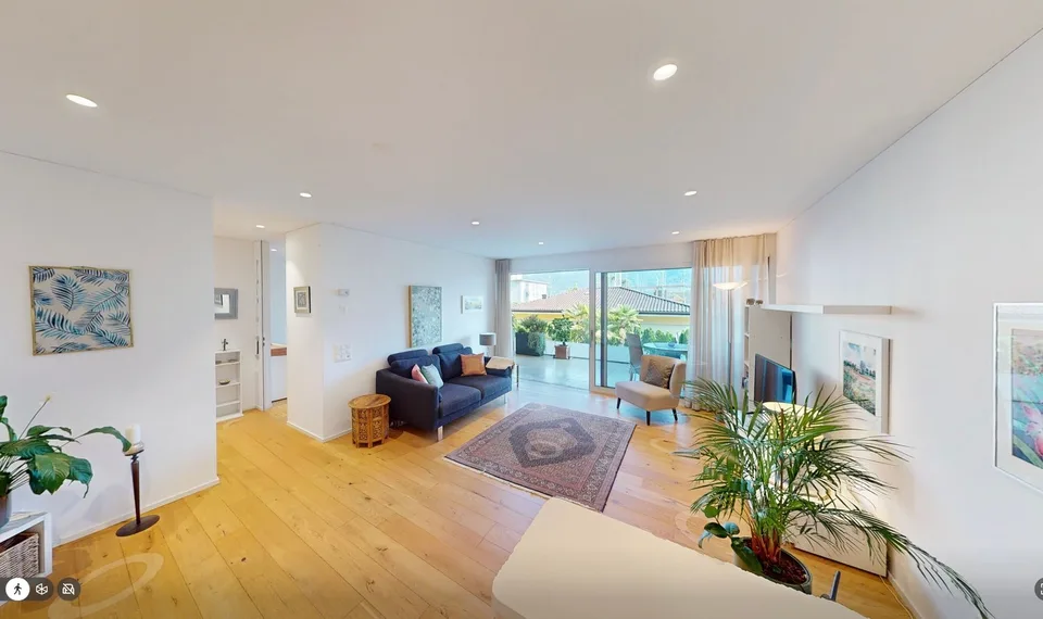High-quality living in a prime location with an additional office