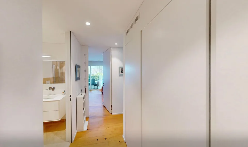 High-quality living in a prime location with an additional office