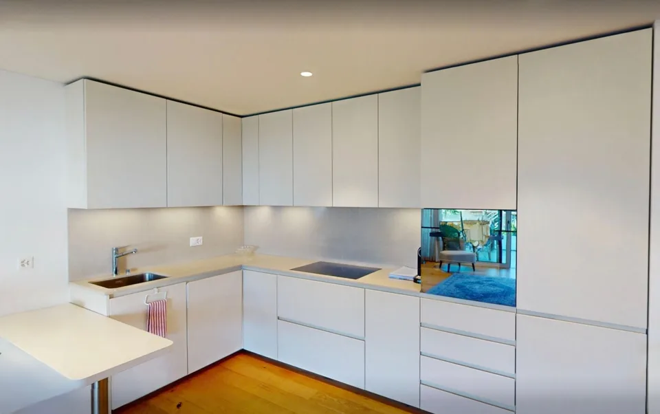 High-quality living in a prime location with an additional office