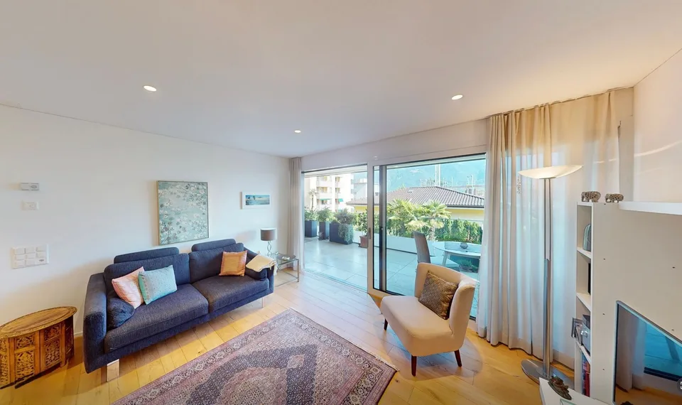 High-quality living in a prime location with an additional office