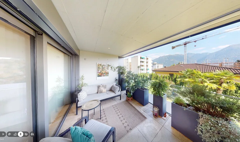 High-quality living in a prime location with an additional office