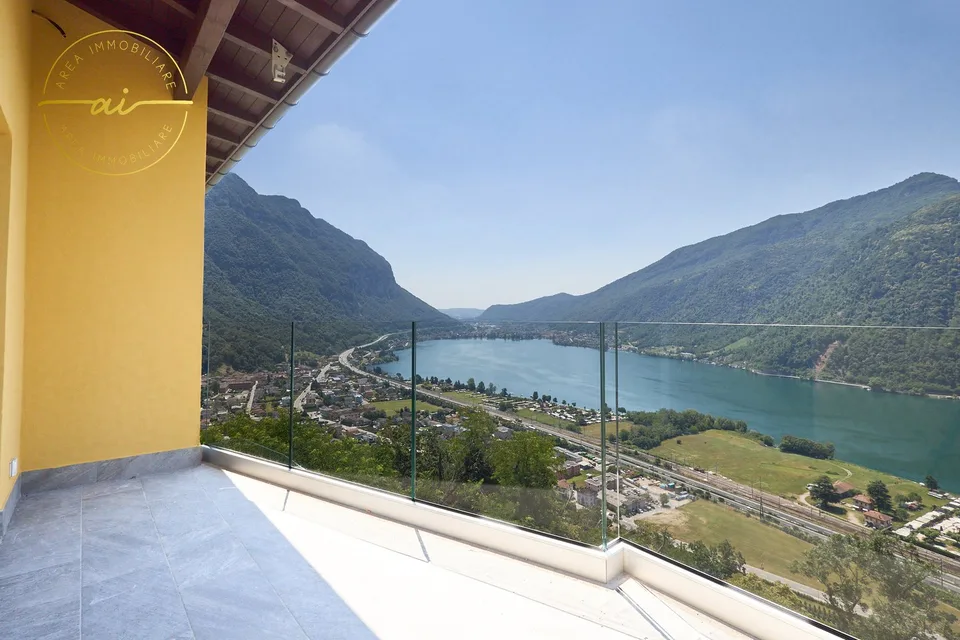 ELEGANTE VILLA INDIPENDENTE CON VISTA LAGO A ROVIO