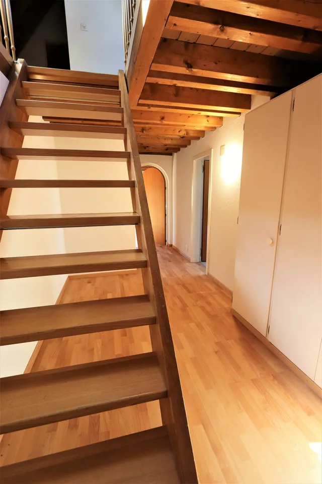 Saniertes Juwel 3.5-Zimmer-Duplexwohnung mit Cheminée und grossem Balkon in Dättwil
