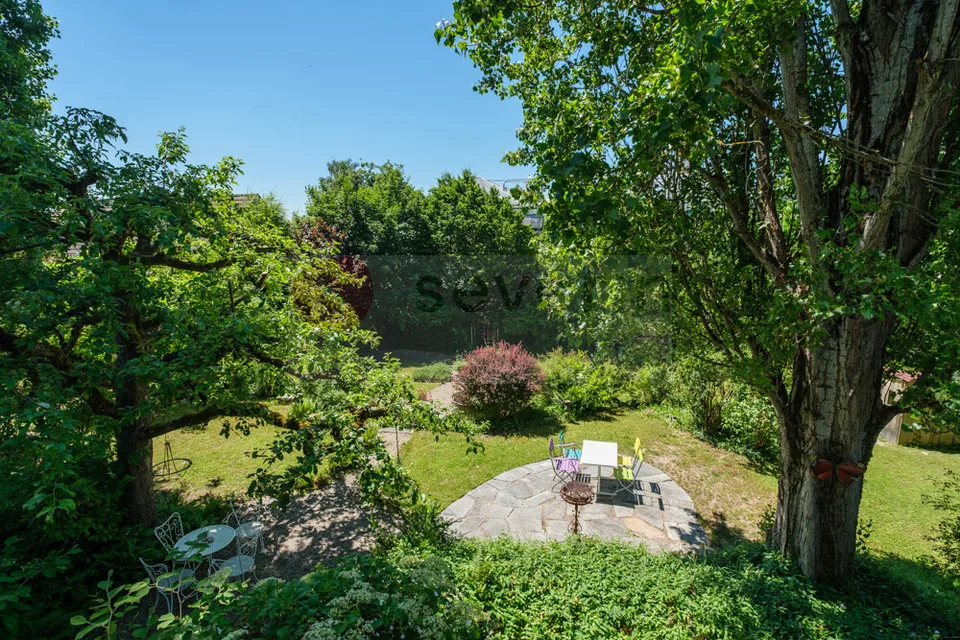 LIEBEN SIE DAS BESONDERE - 8.5 ZIMMER VILLA-180M2 - 1200M2 GRUNDSTÜCK