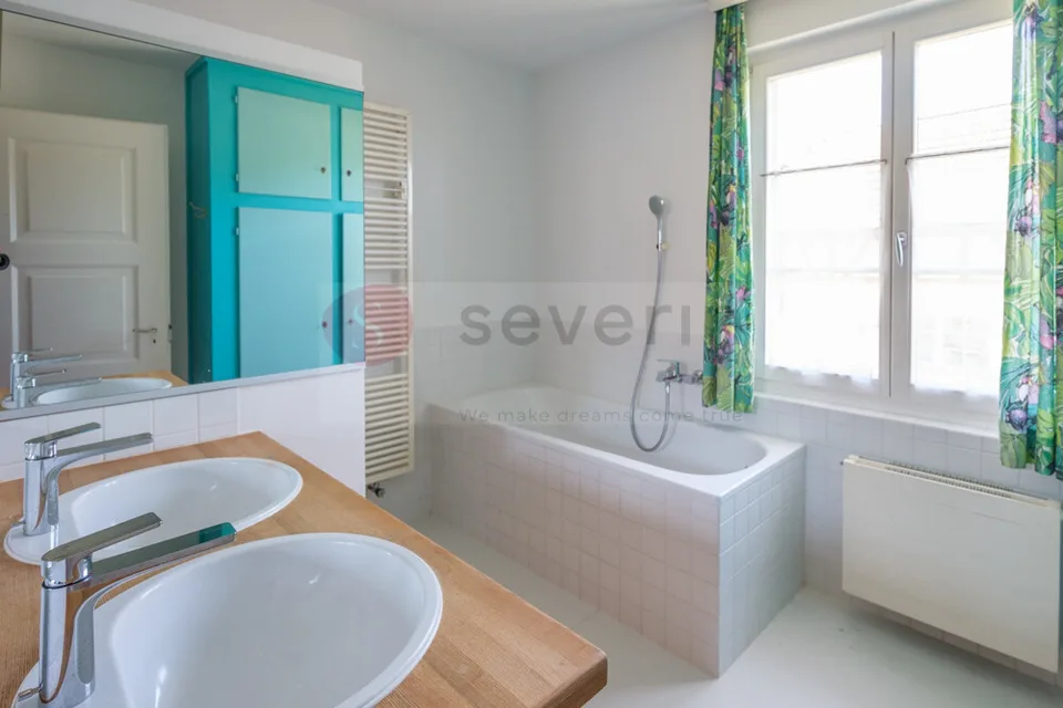 LIEBEN SIE DAS BESONDERE - 8.5 ZIMMER VILLA-180M2 - 1200M2 GRUNDSTÜCK