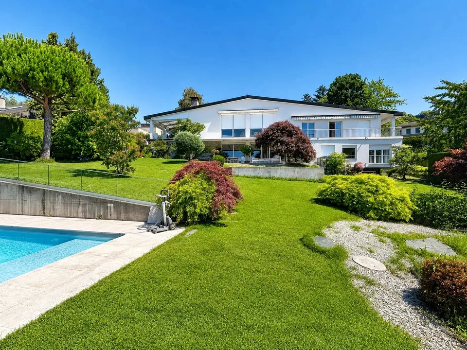 Propriété exceptionnelle avec piscine, jardin paysagé et vue panoramique sur le lac Léman