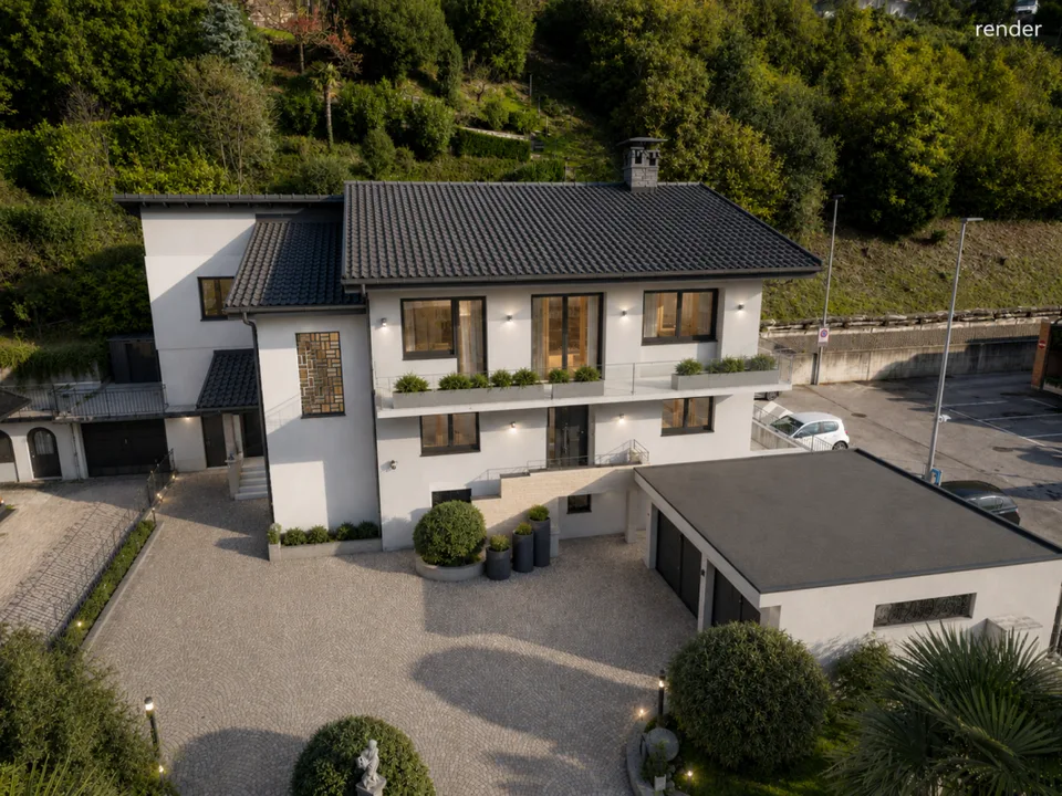 Grande casa sul lago