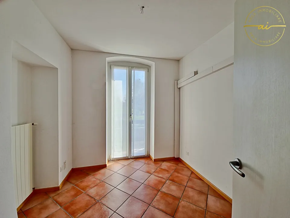 APPARTAMENTO DI 4 LOCALI CON AMPIA TERRAZZA COPERTA A MENDRISIO A REDDITO