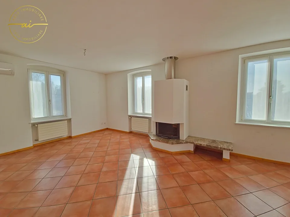 APPARTAMENTO DI 4 LOCALI CON AMPIA TERRAZZA COPERTA A MENDRISIO A REDDITO