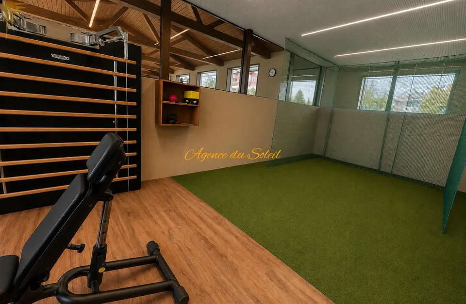 Luxueux appartement de 5.5 pièces en plein centre de la station et en bordure directe du golf !