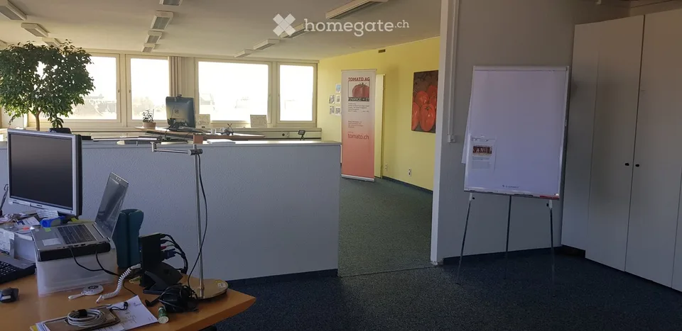 Das Kloten-Büro mit Sicht auf Pisten, Flugzeuge und Sicht auf Säntis