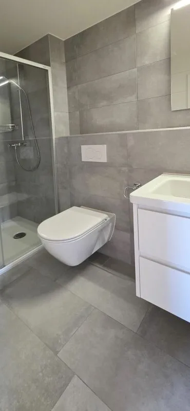 Schönes renoviertes 4,5-Zimmer-Apartment mit Balkon in Montet