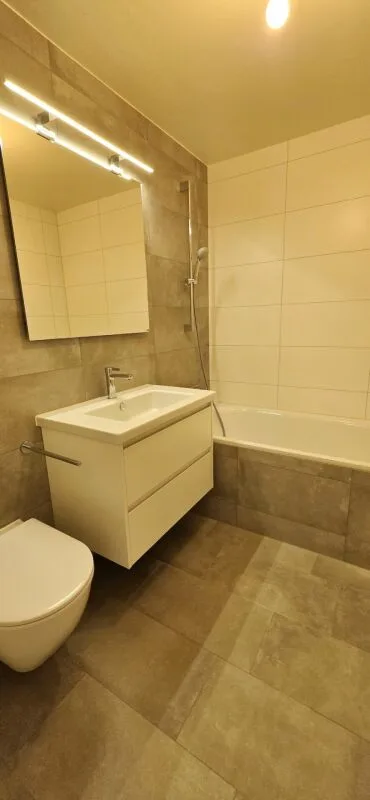 Schönes renoviertes 4,5-Zimmer-Apartment mit Balkon in Montet